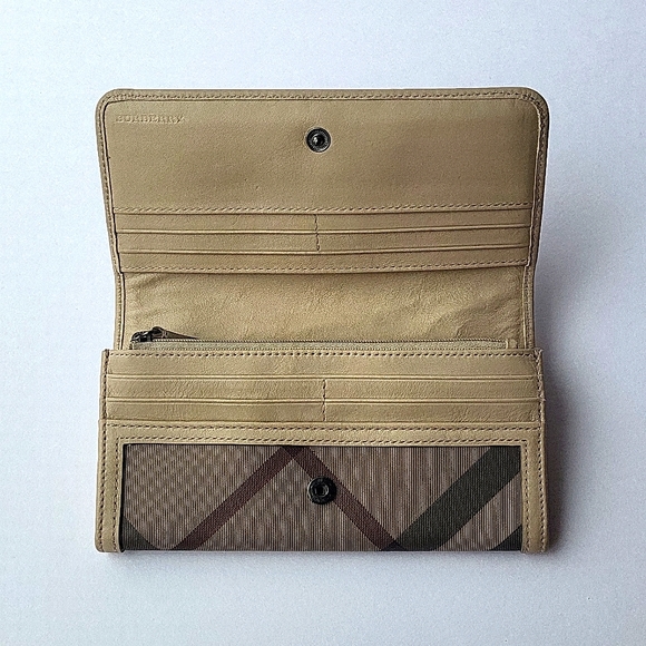 BURBERRY Smoked Check Continental Wallet - Picture 4 of 9